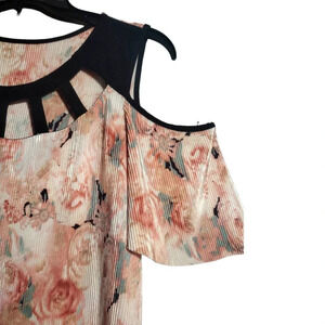 Peekaboo Cold-Shoulder Summer Blouse. C228​​​​​